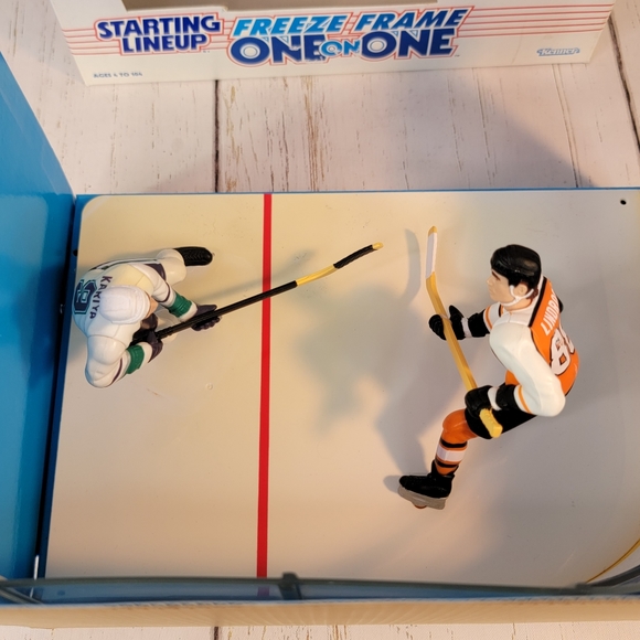 Starting Line Up One on One Paul Kariya & Eric Lindros Vintage Collectible - Picture 13 of 14